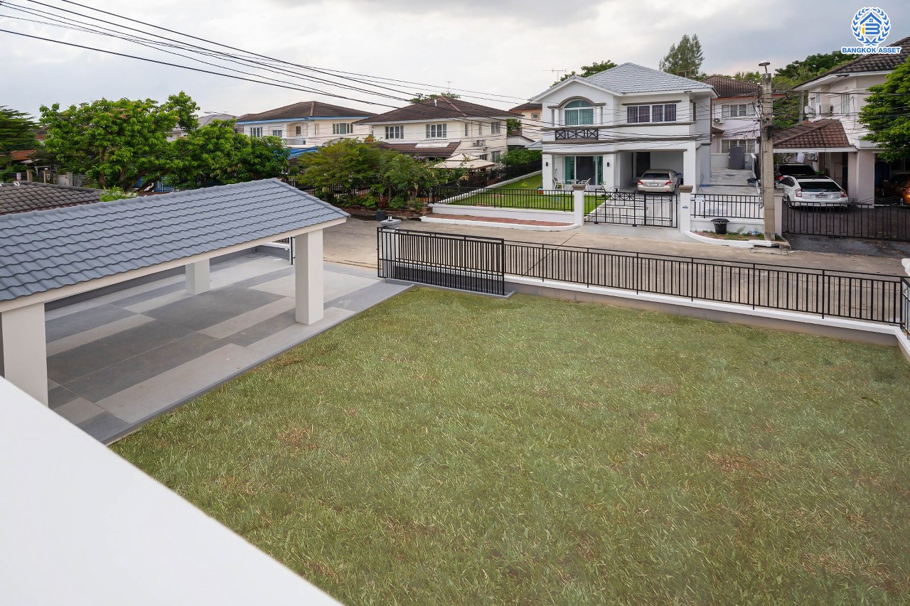 บ้านมือสองตกแต่งใหม่ แบรนด์ LH โครงการ ชัยพฤกษ์ บางบัวทอง หลังใหญ่ เนื้อที่ 76 ตร.ว. ฟังก์ชัน 3 ห้องนอน 2 ห้องน้ำ จอดรถได้ 2 คัน พร้อม Facilities ครบครัน บนทำเลเดินทางสะดวก ติดถนนบางกรวย-ไทรน้อย ใกล้เซ็นทรัลเวสต์เกต และรถไฟฟ้าสายสีม่วง "สถานีบางพลู"